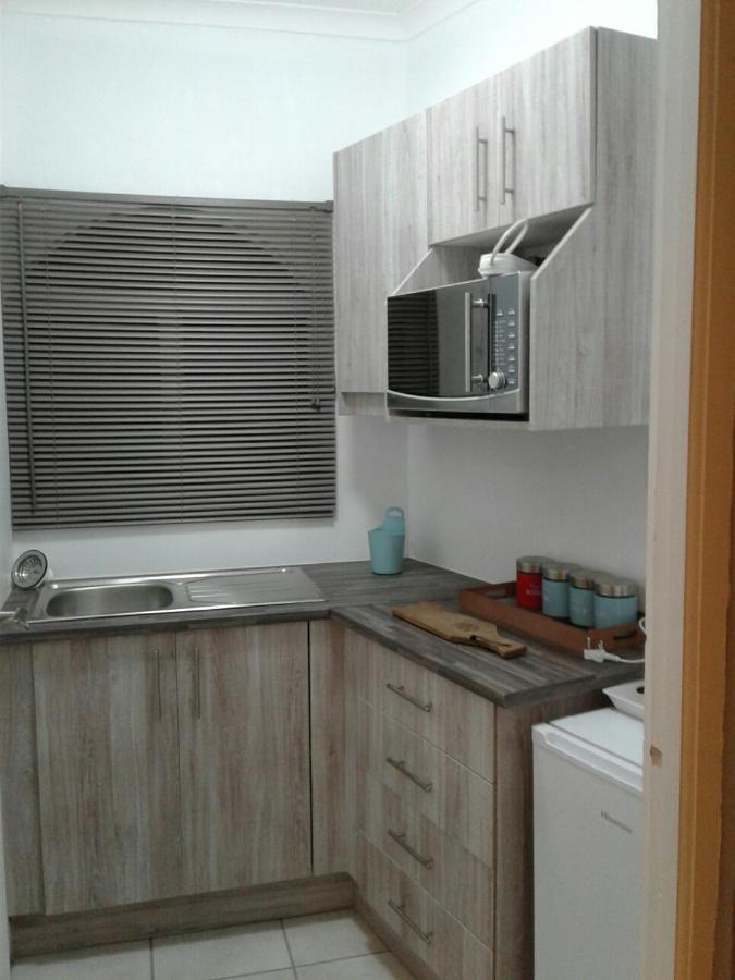 Roxy'S Rest Guest House Vanderbijlpark Buitenkant foto