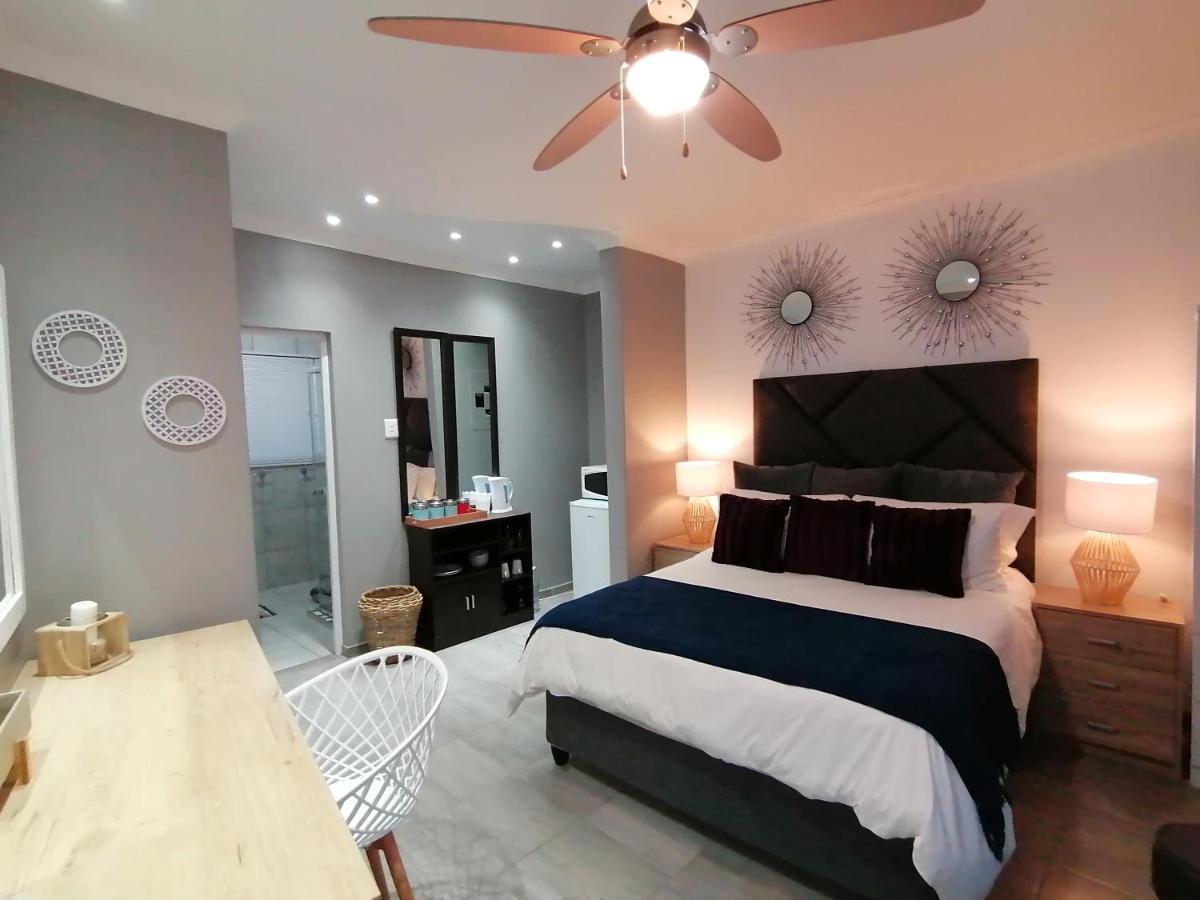 Roxy'S Rest Guest House Vanderbijlpark Buitenkant foto