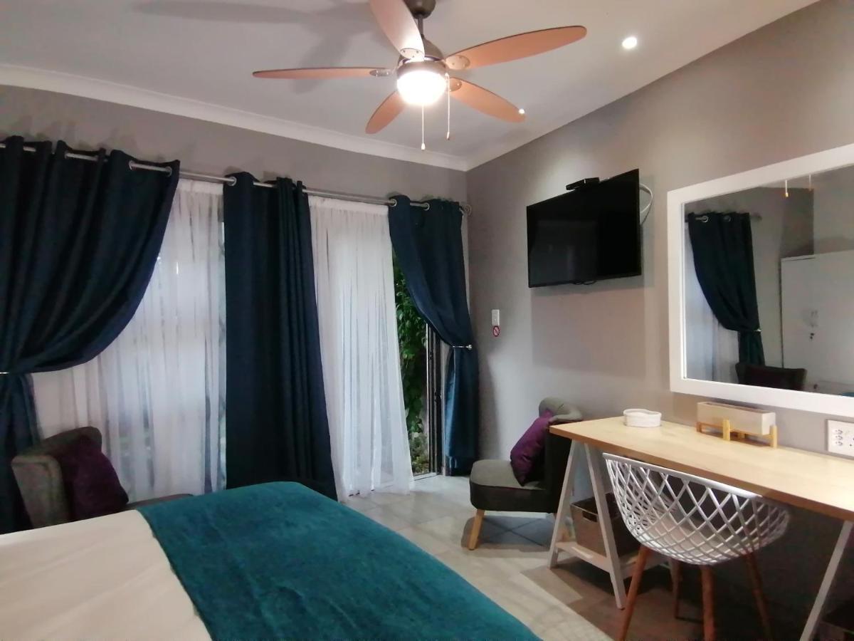 Roxy'S Rest Guest House Vanderbijlpark Buitenkant foto