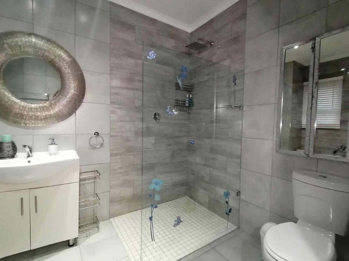 Roxy'S Rest Guest House Vanderbijlpark Buitenkant foto