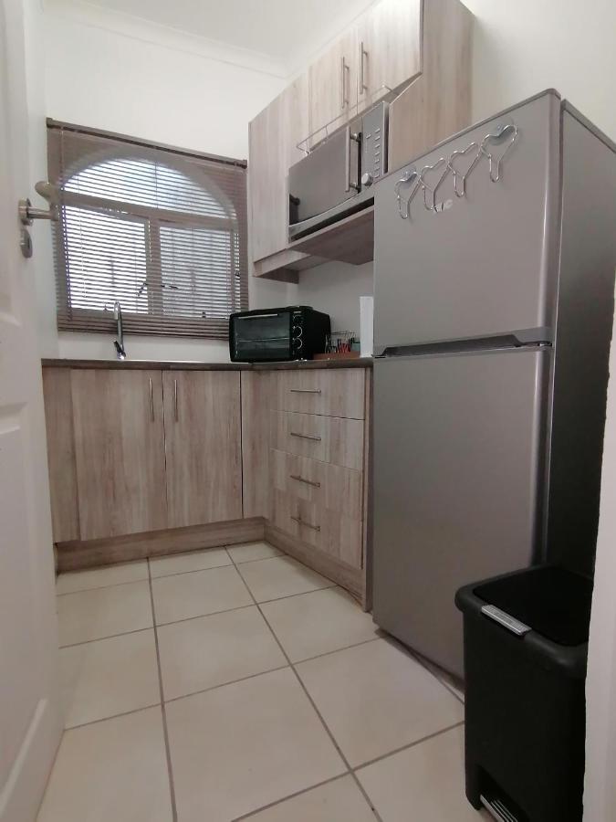Roxy'S Rest Guest House Vanderbijlpark Buitenkant foto
