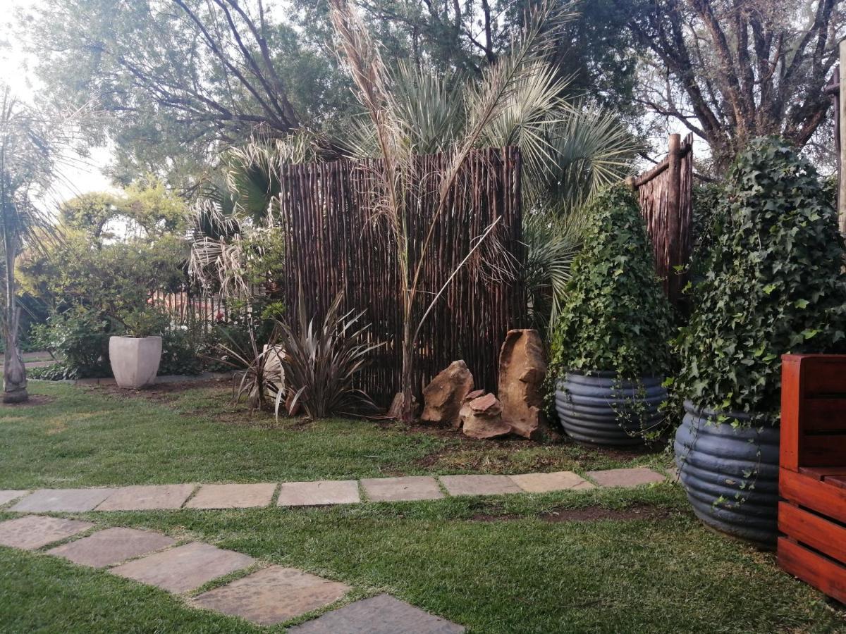 Roxy'S Rest Guest House Vanderbijlpark Buitenkant foto