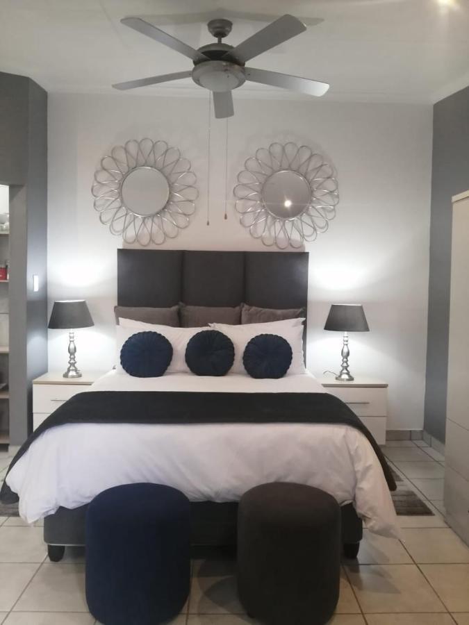 Roxy'S Rest Guest House Vanderbijlpark Buitenkant foto