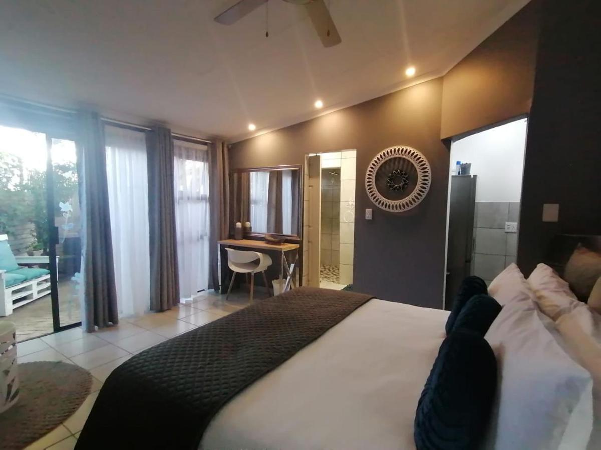 Roxy'S Rest Guest House Vanderbijlpark Buitenkant foto