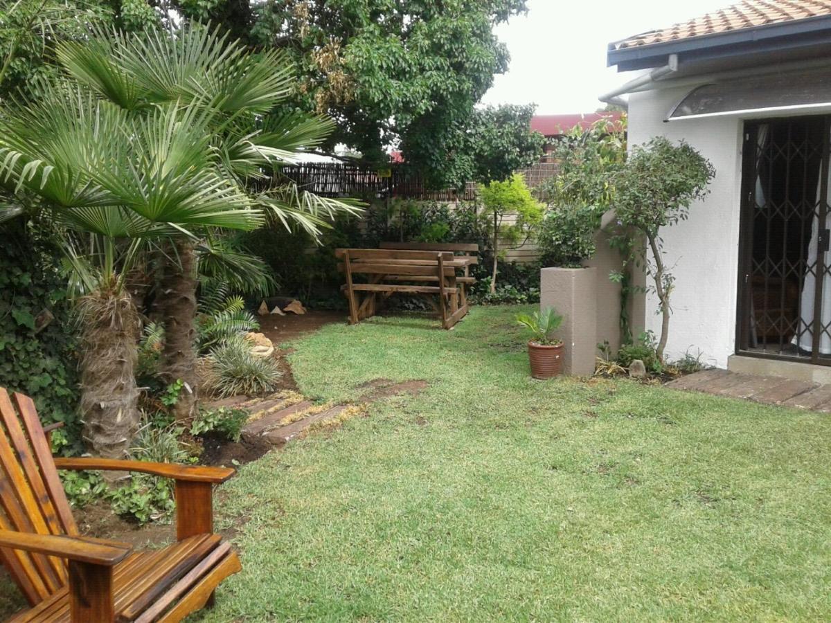 Roxy'S Rest Guest House Vanderbijlpark Buitenkant foto